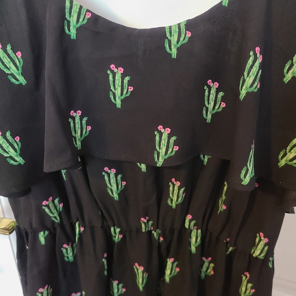 Torrid Black Cactus Print Chiffon Tank Top Size 0 - Picture 4 of 11